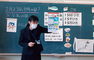 栄養教諭による指導の様子