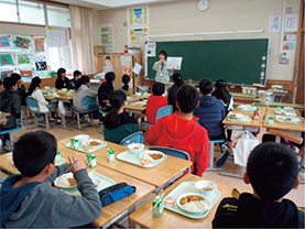 学校給食の様子