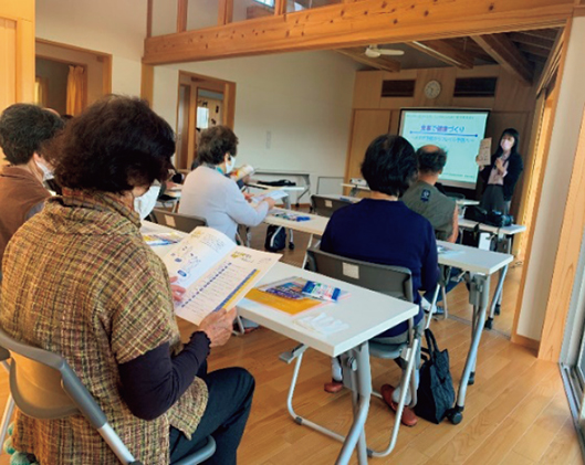 高齢者サロンでの出前講座の様子