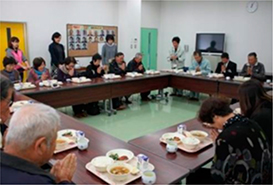 給食センターと生産者との「交流給食会」