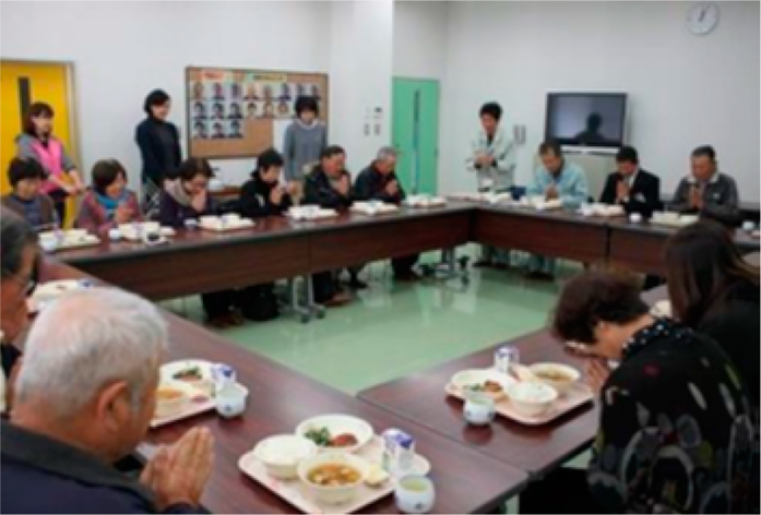 給食センターと生産者との「交流給食会」