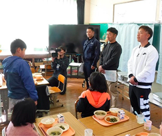 トラフグについて説明を受けた児童からお礼の言葉