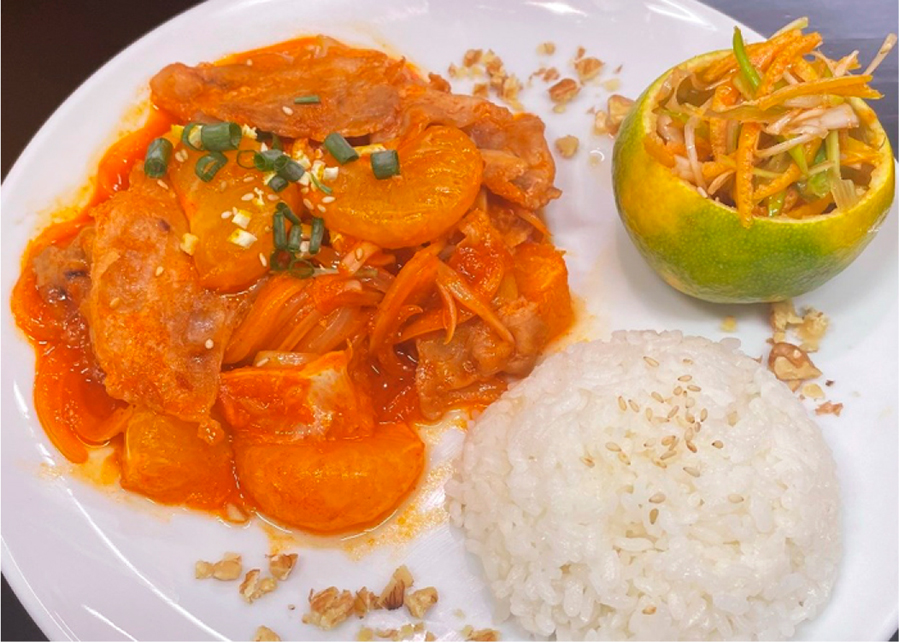プレートに盛り付けられた料理