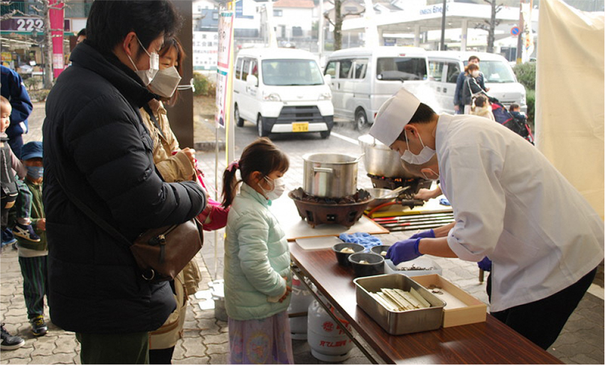 食べ物を販売している様子