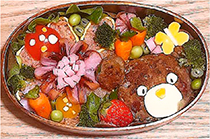 ハンバーグでクマの形があしらわれた弁当