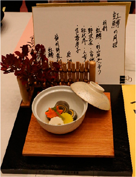 秋を感じる銀杏やもみじの麩などがのった和食の炊き合わせ