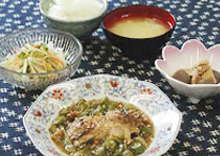 「鶏肉のなめこソース定食」