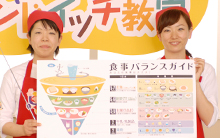 店頭に立つ「ヤマザキマーケットクルー」