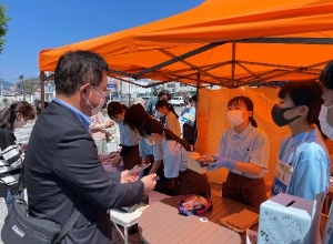 まちなかカフェを開催している様子