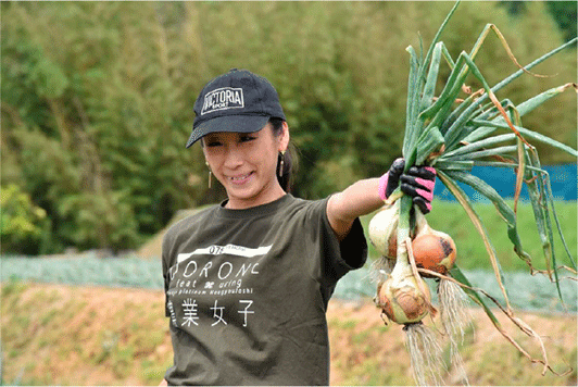 堤 由美さん