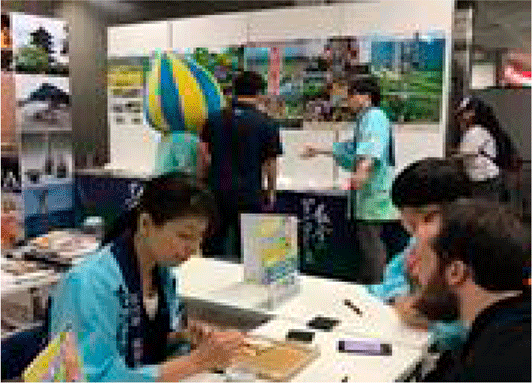 外国人観光客に世界農業遺産を紹介