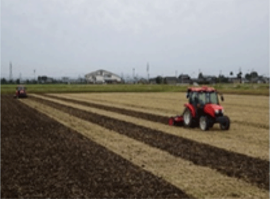 自動運転トラクター