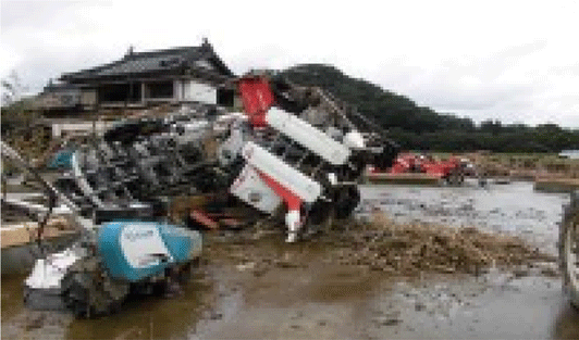 冠水したコンバイン（令和2年7月豪雨）