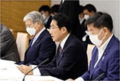 食料安定供給・農林水産業基盤強化本部第1回会合のまとめを行う内閣総理大臣
