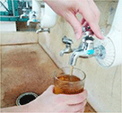 校舎の蛇口からお茶が出る「茶飲み場」（京都府宇治市）