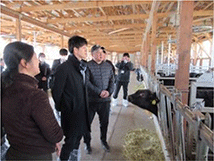 福島県葛尾村の畜産農家と意見交換を行う農林水産副大臣 福島県葛尾村の畜産農家と意見交換を行う農林水産副大臣