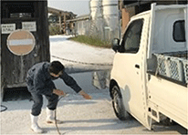 農場内や侵入車両の消毒 農場内や侵入車両の消毒