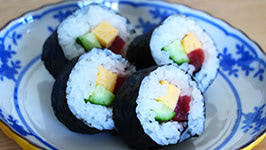 Futomaki (Thick Sushi Roll)