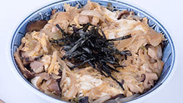 Oyako don (A Bowl of Rice with Chicken and Eggs)