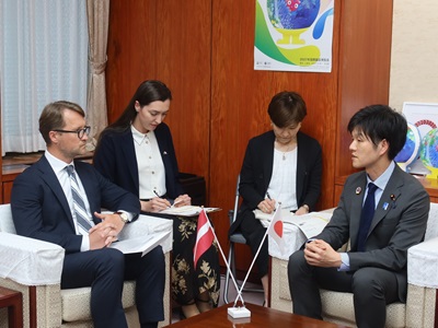 ラトビア共和国大使と会談