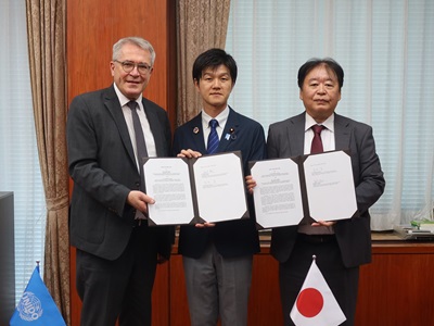 UNIDO局長との共同署名