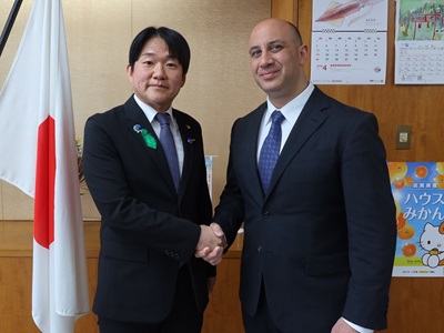 駐日マルタ共和国大使との握手