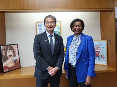 国連世界食糧計画（WFP）事務局次長との記念写真