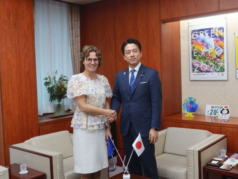 環境担当欧州委員との2ショット