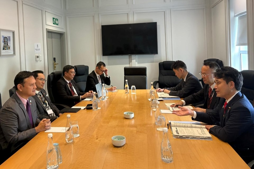 シンガポールの担当者との会談