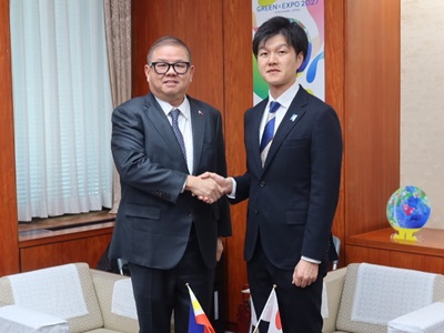 フィリピン農業大臣との握手