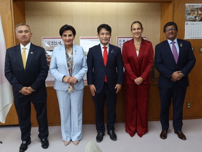 エクアドル共和国外務・移民大臣等との記念写真
