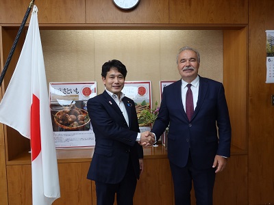 ハンガリー農業大臣との握手