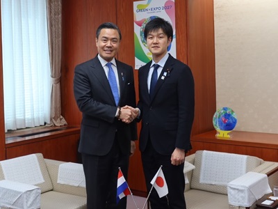 パラグアイ共和国大使との握手