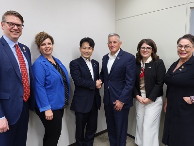 米国連邦下院議員団との記念写真