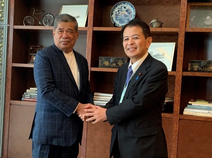 モハマド・サブ・マレーシア農業・食料安全保障大臣と会談する宮下農林水産大臣