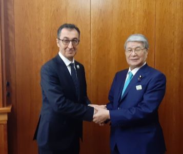ドイツとバイ会談をする大臣
