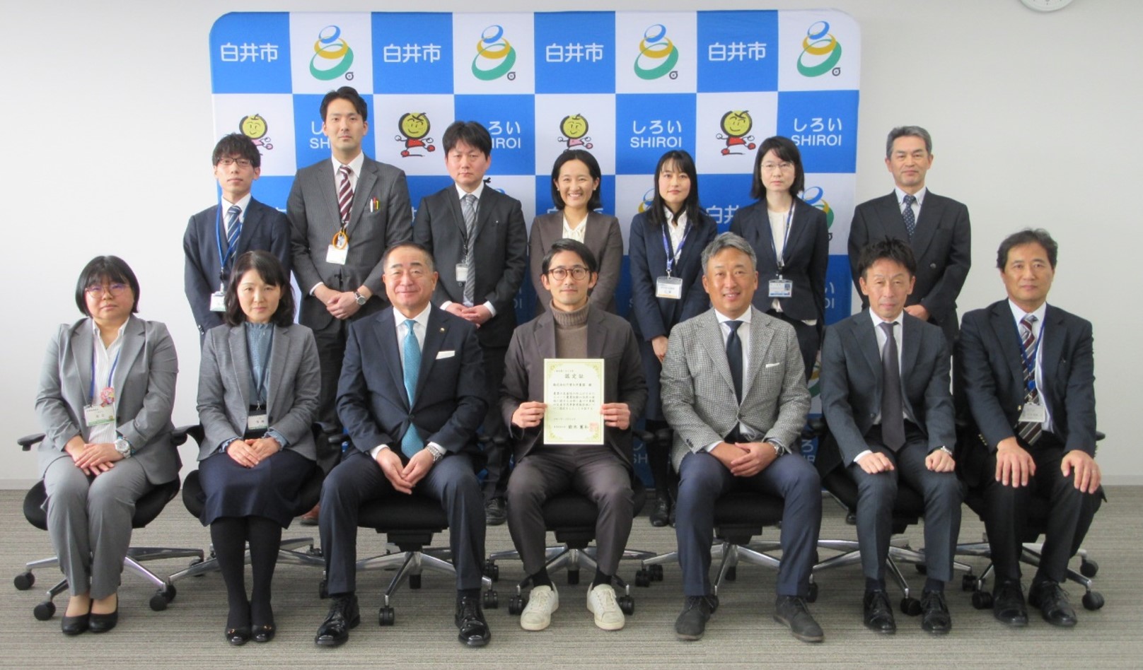 手交式参加者と記念撮影