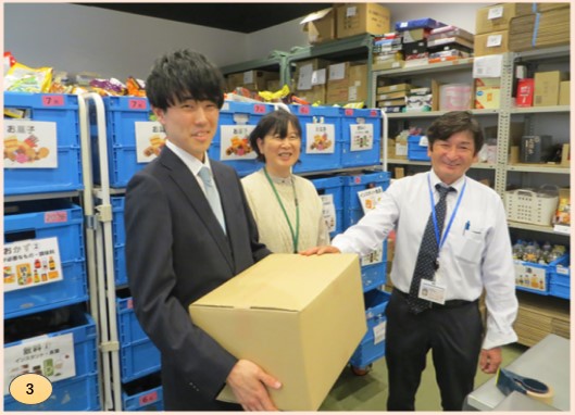食品の箱詰め作業を体験させていただきました