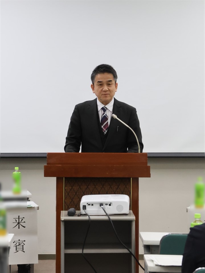 令和8年度群馬県稲作経営者会議通常総会で、来賓の挨拶をする小田地方参事官。