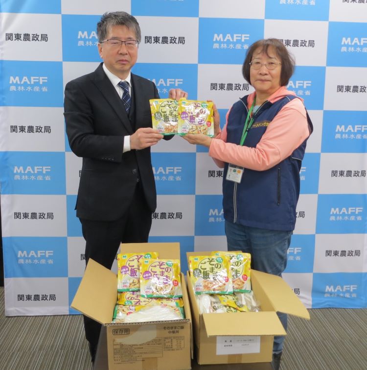 フードバンク茨城水戸支部へ役割を終えた災害用備蓄食品を引き渡し