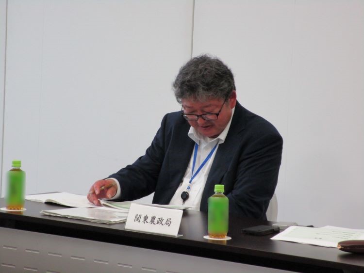 当拠点総括農政推進官が説明している様子