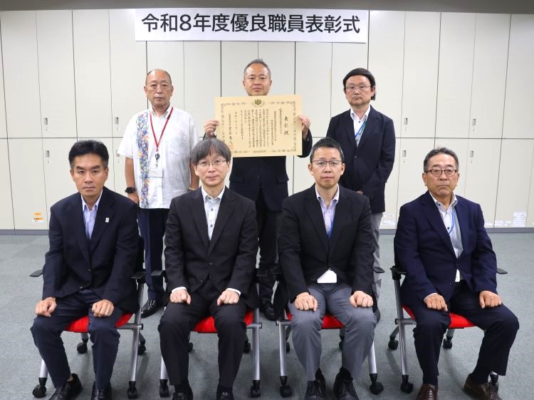 令和8年度関東農政局優良職員表彰式の集合写真