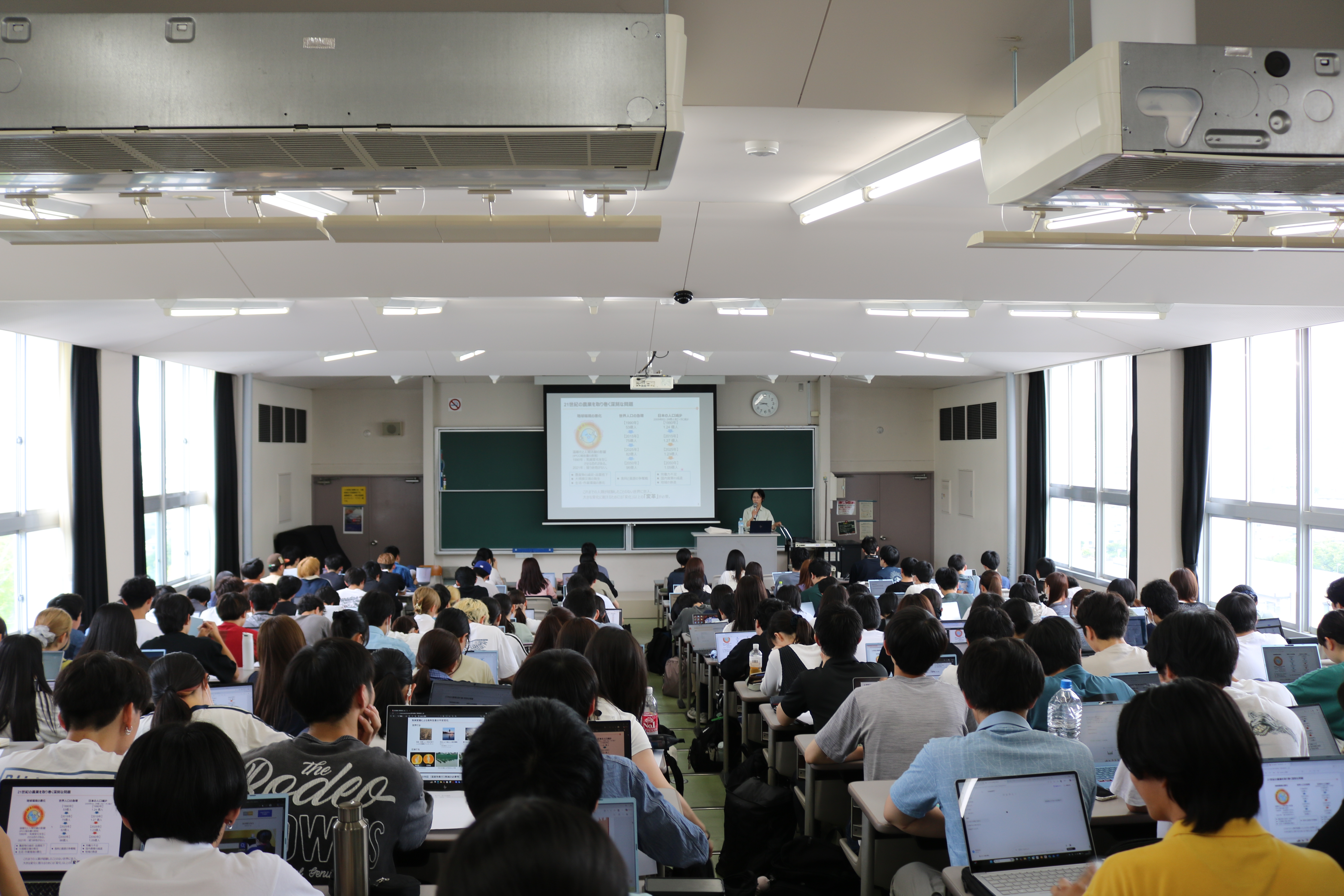 多くの学生が出前授業に参加