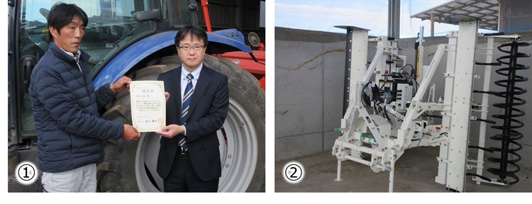 認定書手交の様子と導入した農業機械
