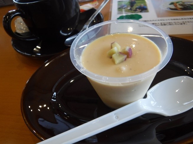 事業所が運営する飲食店で提供するプリン