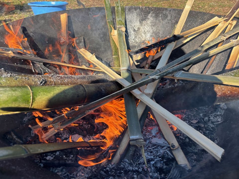 竹炭を製作している写真