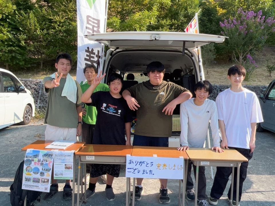 完売した際の集合写真