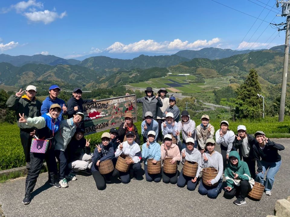 茶園での集合写真