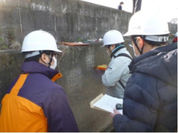 圧縮強度試験写真