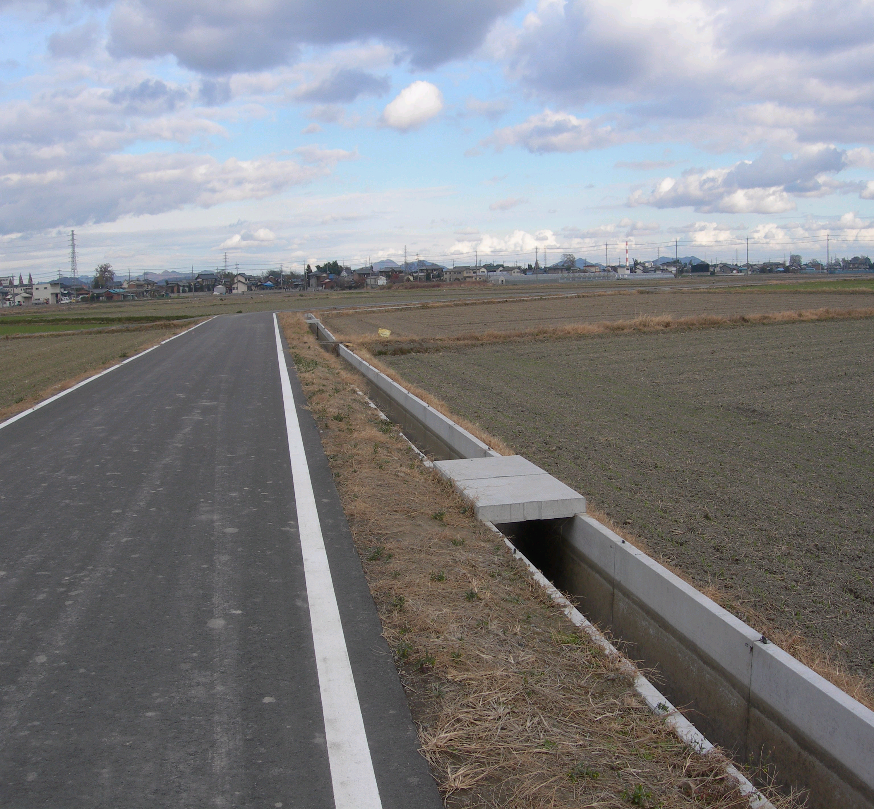 施工後（コンクリートのU型水路）